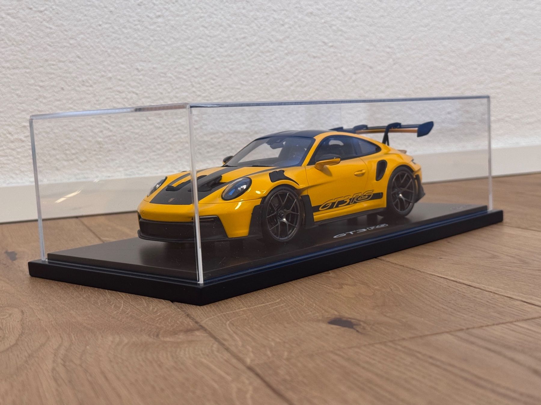 Spark Modellini d'auto: Porsche GT3 RS 1:18 Spark – Nuovo e nell'imballaggio originale da Andwil TG venduto da LBJ1981 3