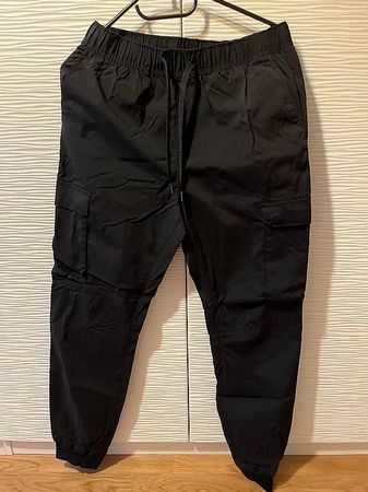 Joli pantalon noir, taille M, très bon état