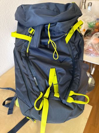 Rucksack ca. 56 x 35. cm.  Neuwertig, sauber.praktisch.