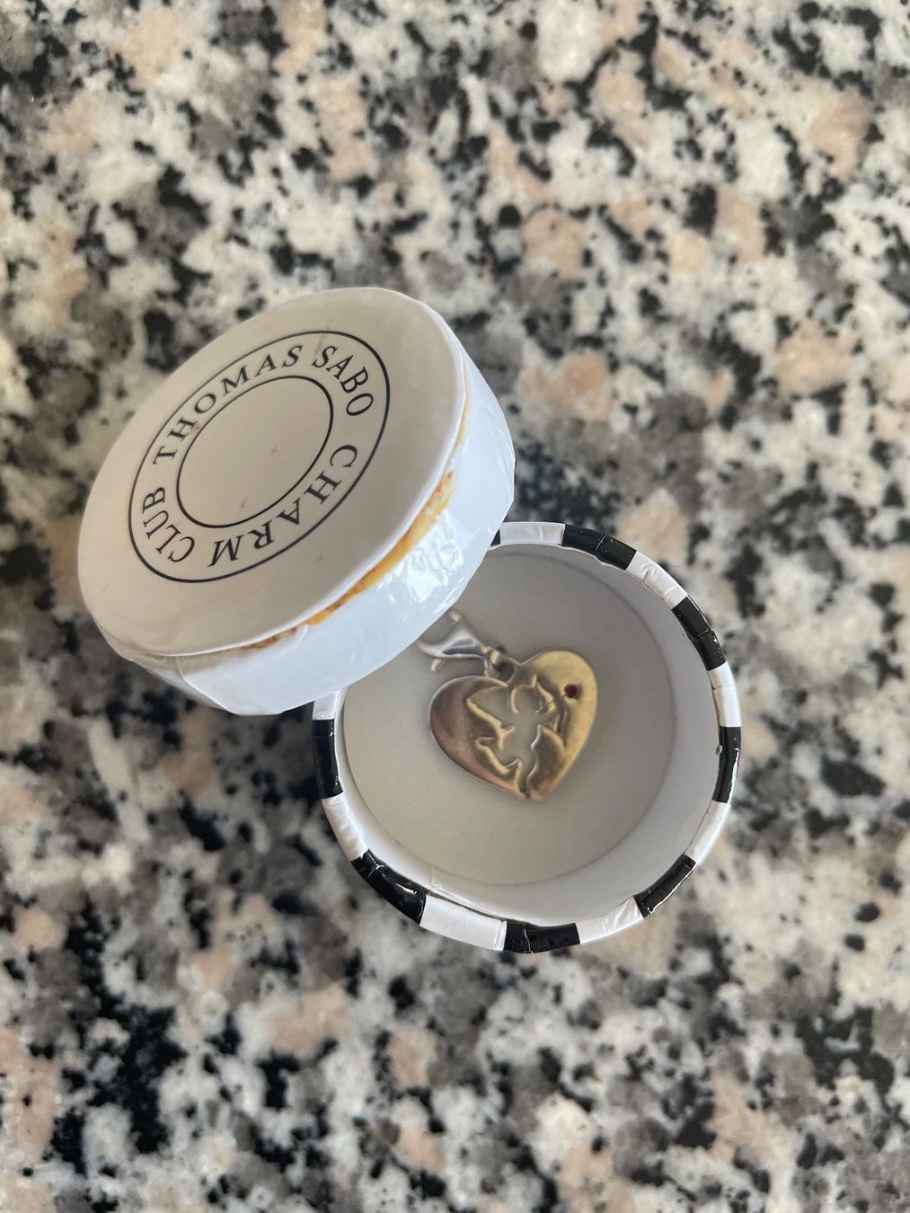 Thomas Sabo Ciondoli: Charm-Anhänger Thomas Sabo Amors-Pfeil – Nuovo e nell'imballaggio originale da Bremgarten AG venduto da val_ch