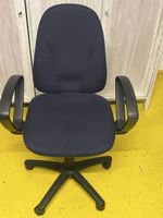 Bürostuhl dunkelblau mit Armlehnen