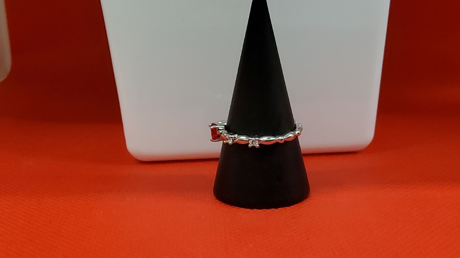 Anelli: Ring mit rotem Stein, Grösse 55 – Nuovo e nell'imballaggio originale da Herisau venduto da Nluanalucas 1
