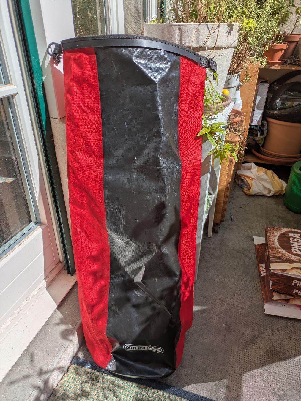 Ortlieb Taschen: Ortlieb Drybag rot/schwarz – Gebraucht aus Bern von Punjabi