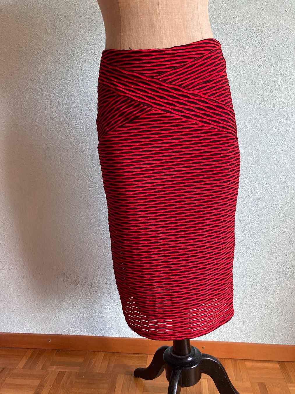 Vestiti: Jupe rouge et noire taille S 36-38 – Usato da Genève venduto da ct_fqr8