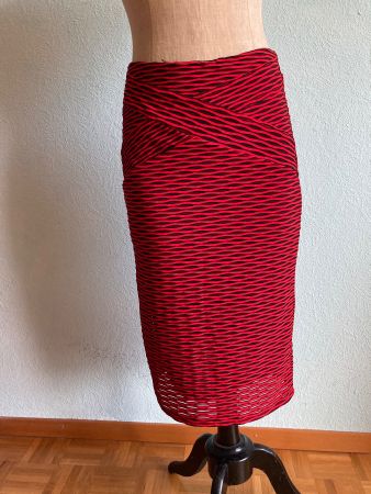 Jupe rouge et noire taille S 36-38