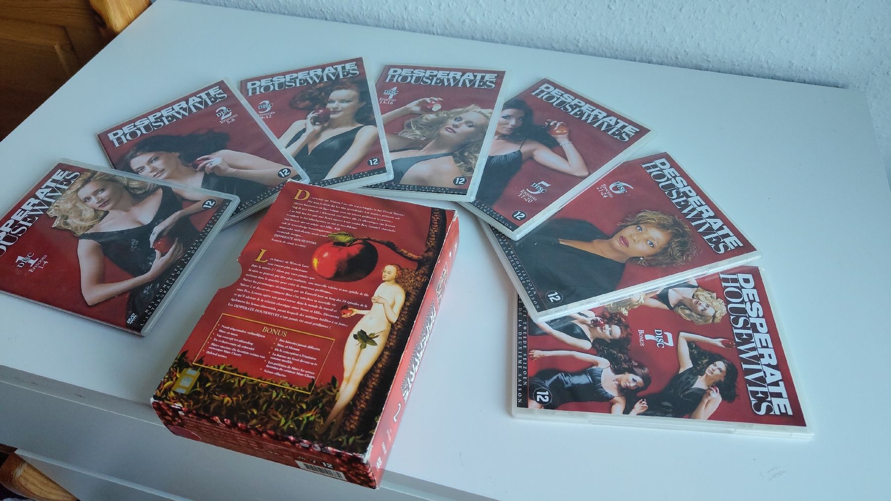 Tutti i DVDs: Desperate Housewives DVD saison 2 coffret complet – Usato da Petit-Lancy venduto da Rolandex 1