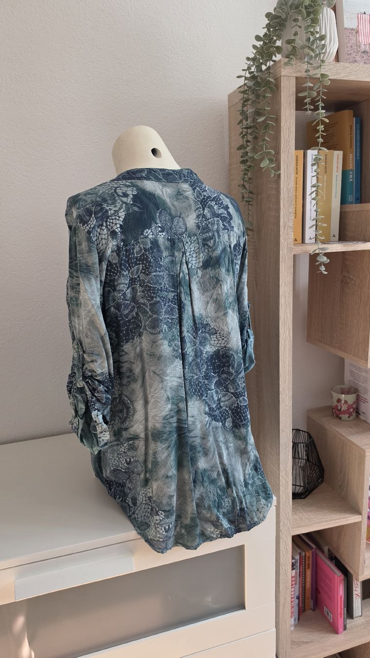 Blusen: Blouse with print size M – Gebraucht aus Roveredo GR von JessK.Store 1