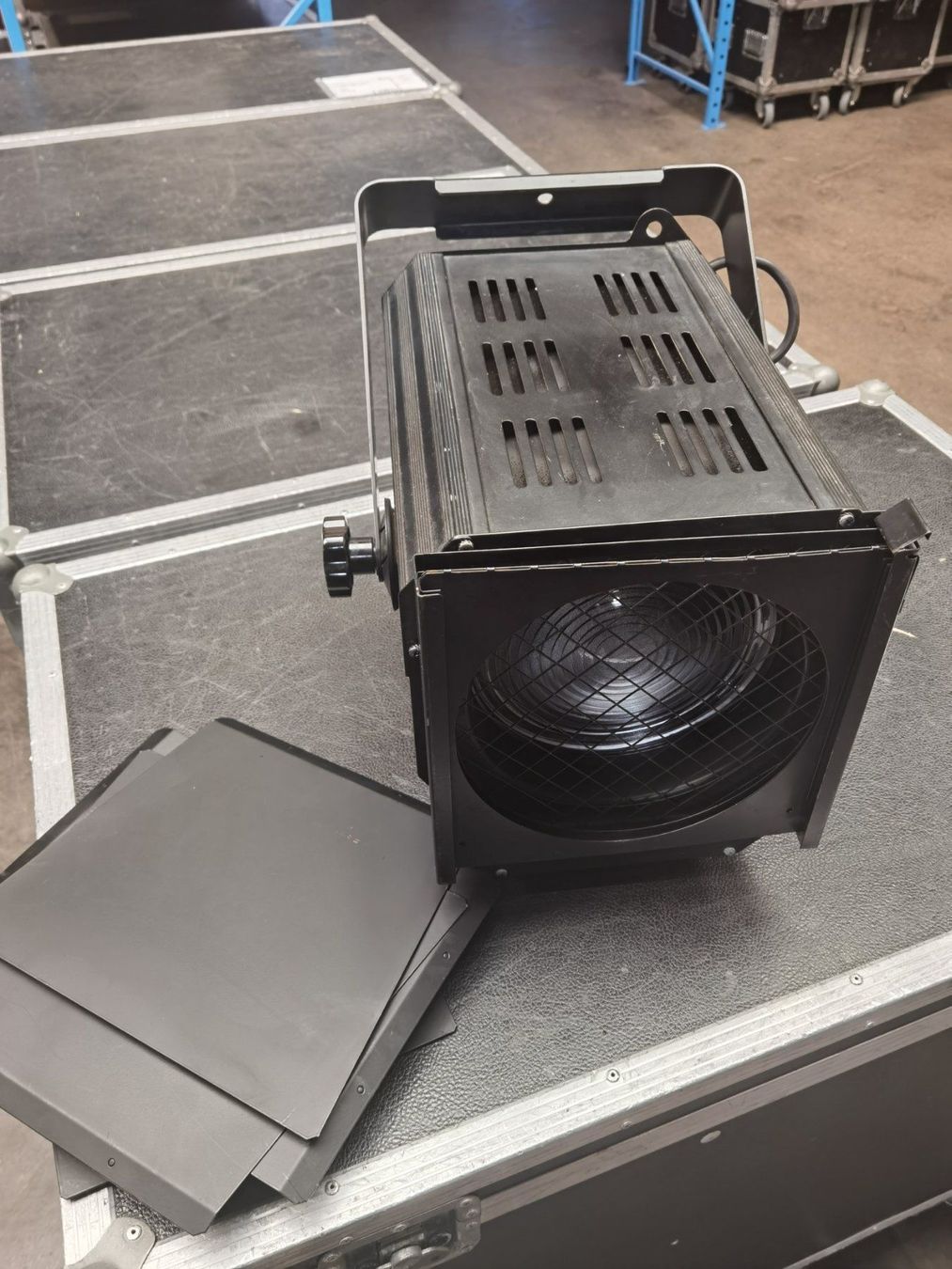 Lampade: Fresnel 2Kw 3er sett – Usato da Aesch LU venduto da Cubic