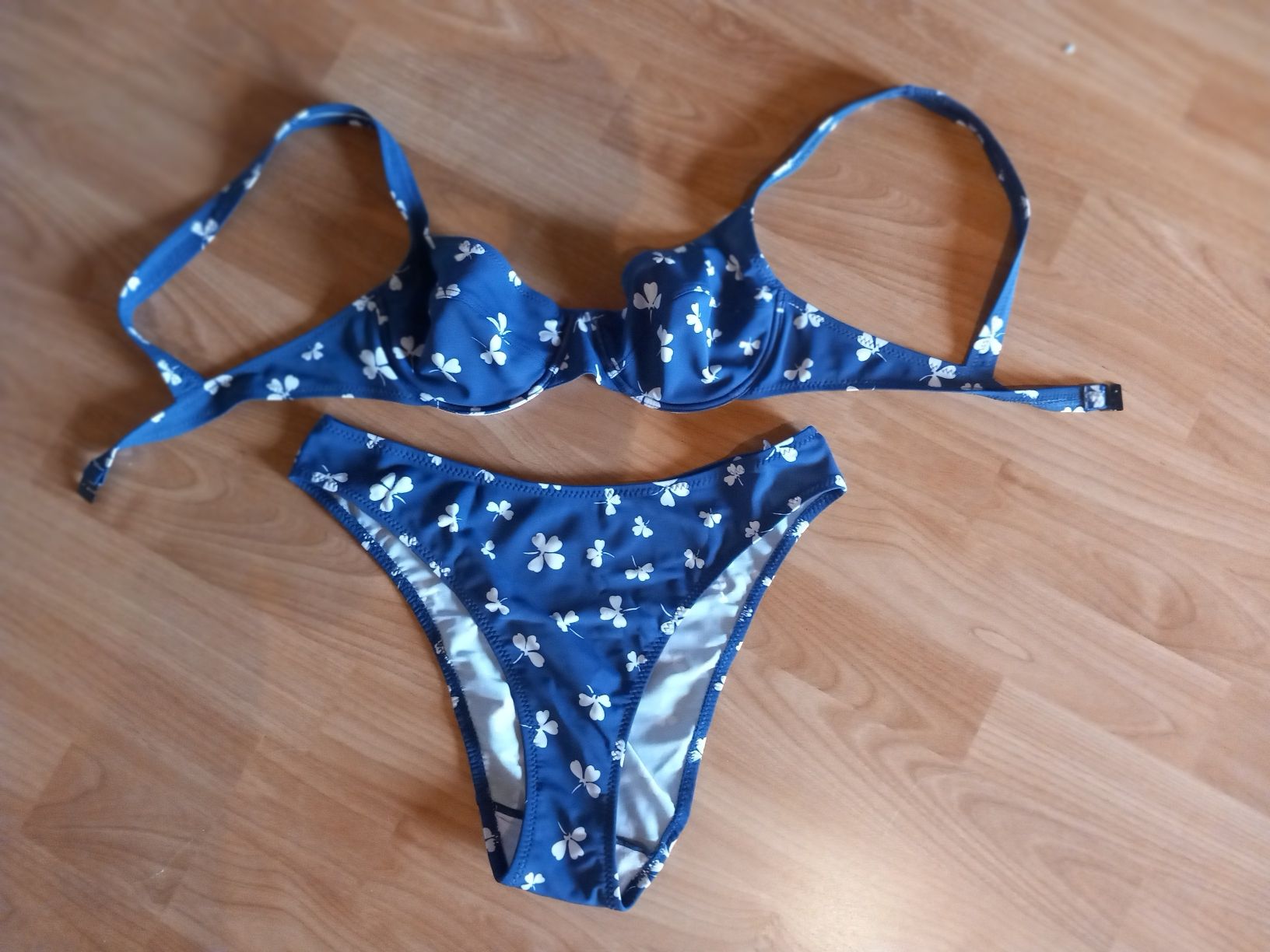 Badekleider & Bikinis: Bikini 75B/40 blau – Gebraucht aus Näfels von gil_sindamel