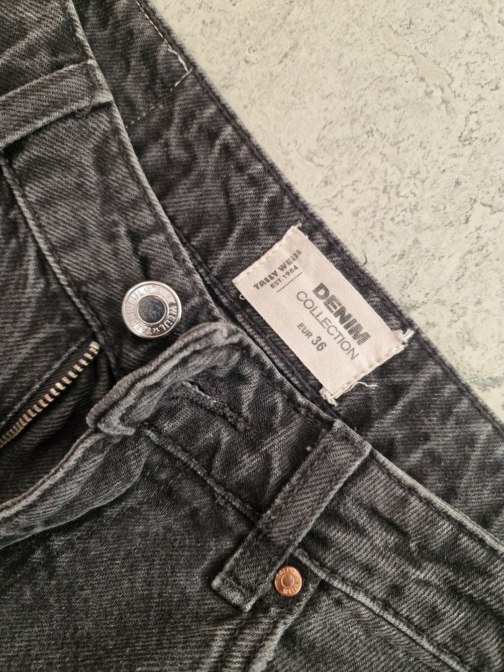 Tally Weijl Jeans: Graue Acid Wash Jeans – Usato da Zürich venduto da linamad 1
