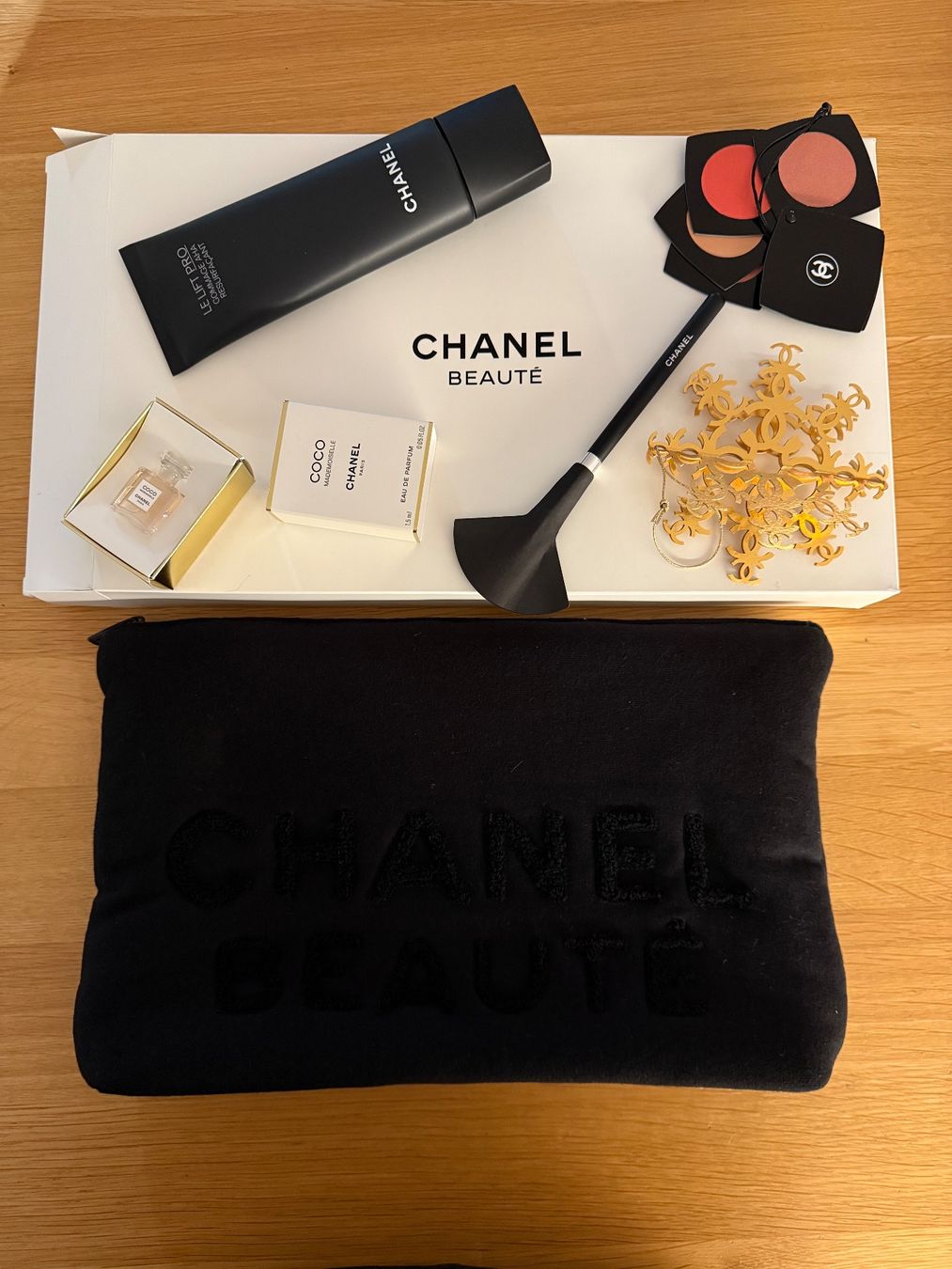 Chanel Cura del viso: Chanel Beauté Set – Nuovo (secondo la descrizione) da Basel venduto da Rouge. 7