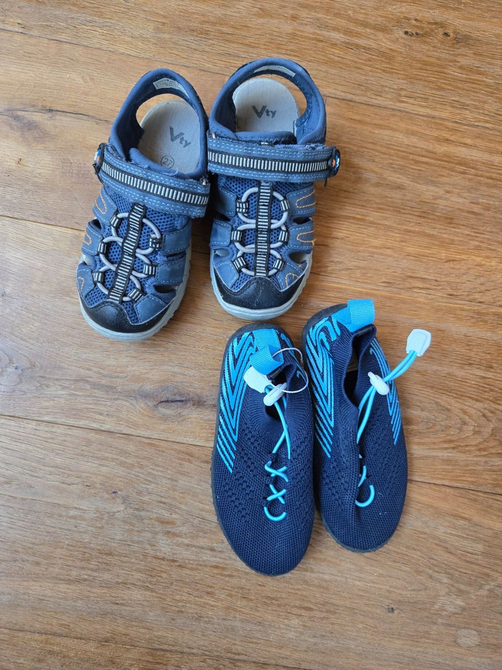 Scarpe per ragazzi: Sandalen und Badeschuhe grösse 27 – Usato da Benglen venduto da diala