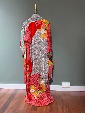 Hochwertiges japanisches Kimono aus 100% reiner Seide.