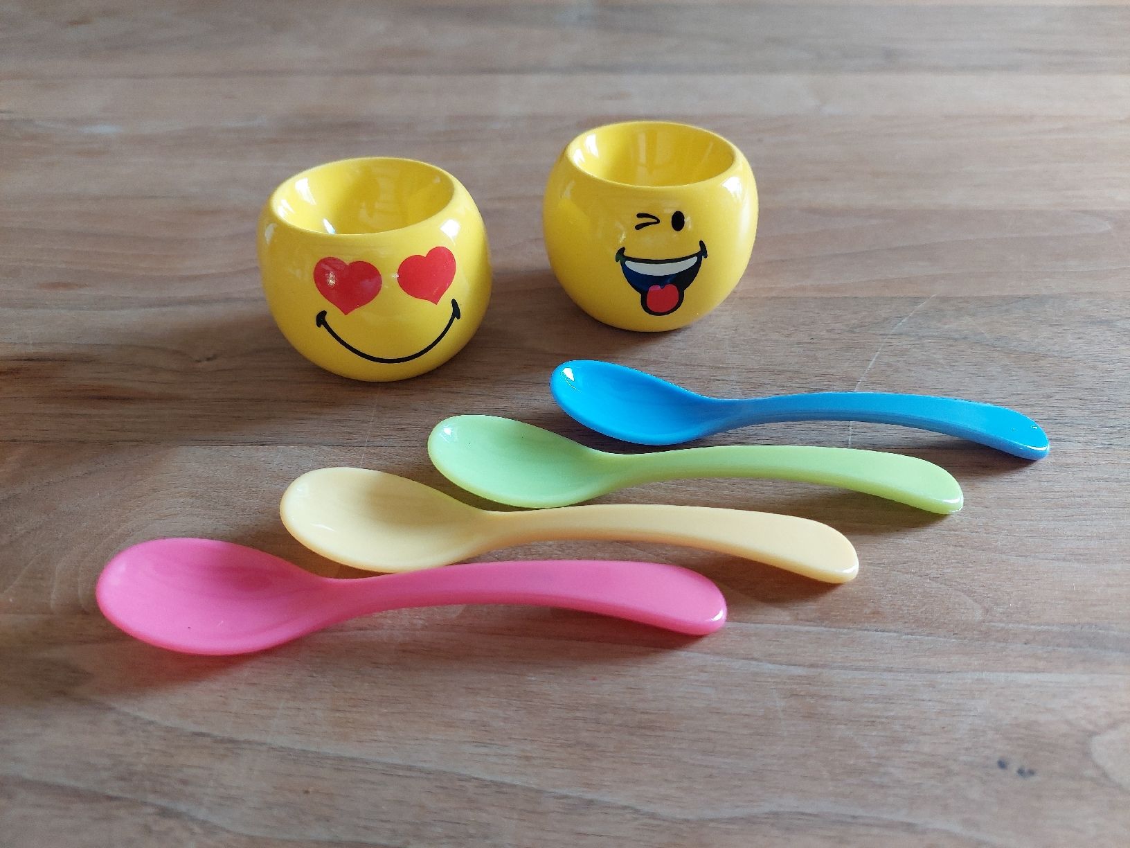 Altre Stoviglie: SmileyWorld Eierbecher Set mit 4 Löffeln  – Usato da Brunnen venduto da Livianda