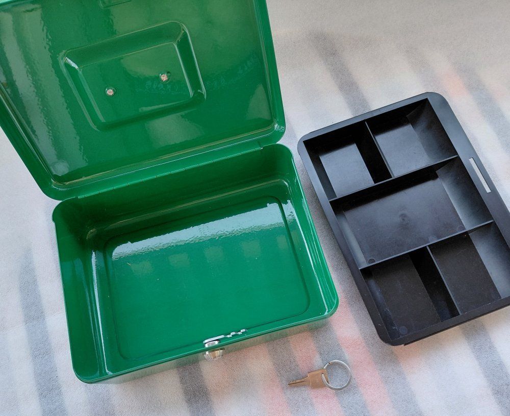Kassen: Metall Geldkassette -C46 – Gebraucht aus Morges von vimajes12 2