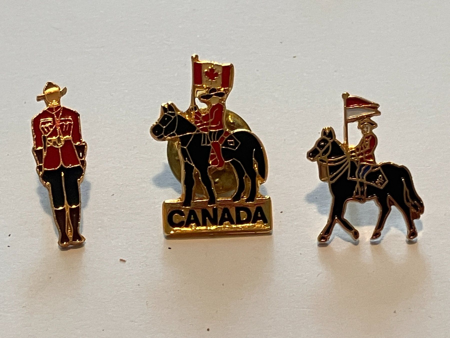 Placchette & Badge: 3 Pin Canada – Usato da Basel venduto da djwwpp