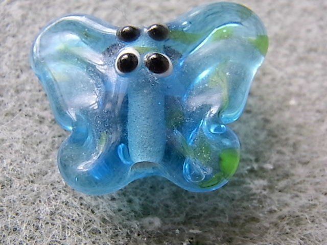 Perle (finte): 2 Glas Schmetterlinge 15mm, blau – Usato da Alpnachstad venduto da perlengaby 1