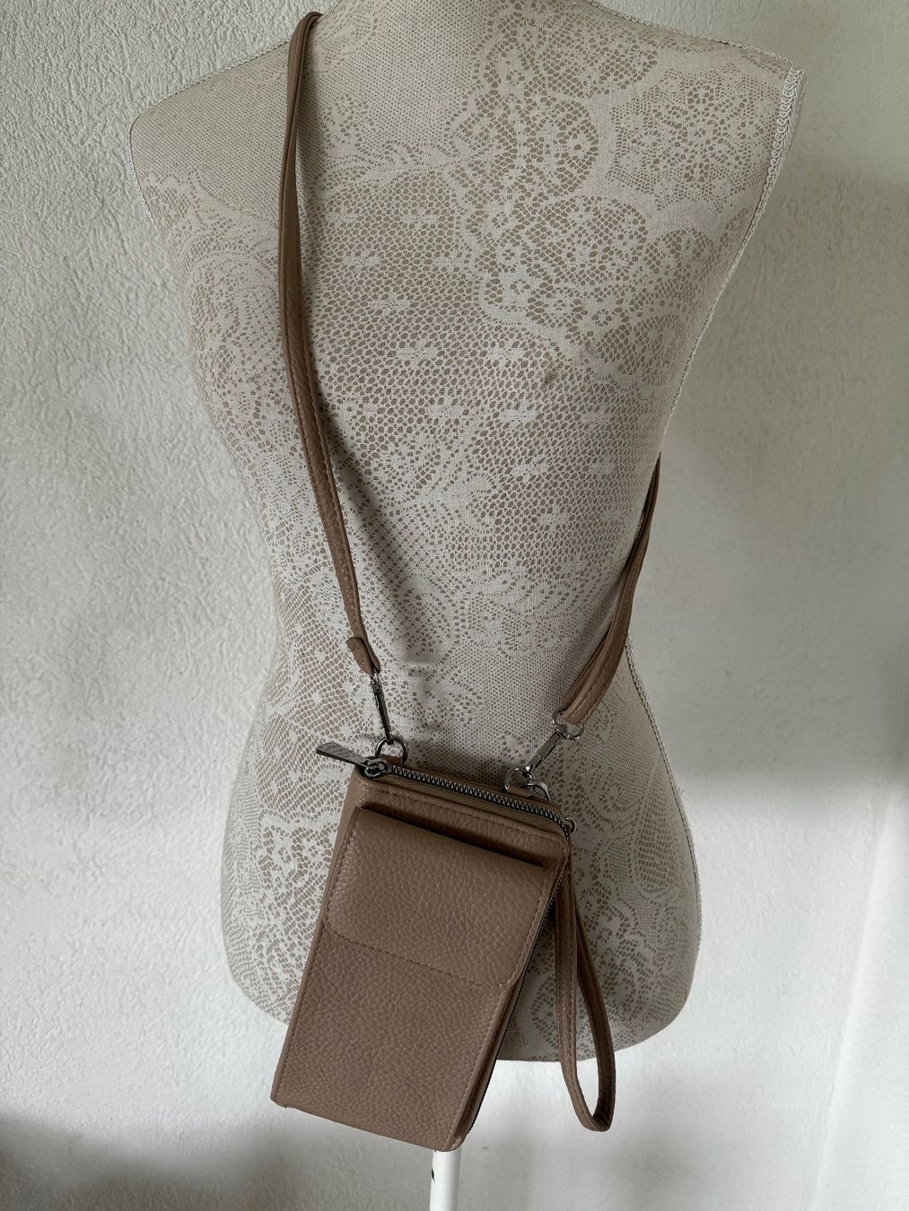 Borse da donna: Neuware Handytasche mit Portemonnaie Beige – Nuovo (secondo la descrizione) da Kirchdorf AG venduto da coco123 1