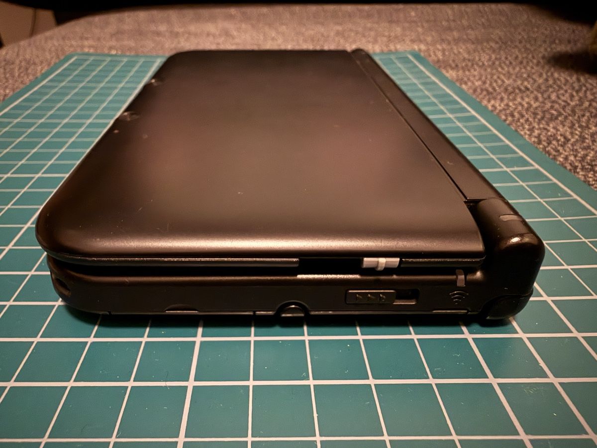 Nintendo Console: Nintendo 3DS XL inkl. Ladekabel – Usato da Dottikon venduto da bend 3