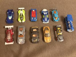 11 Spielzeugautos