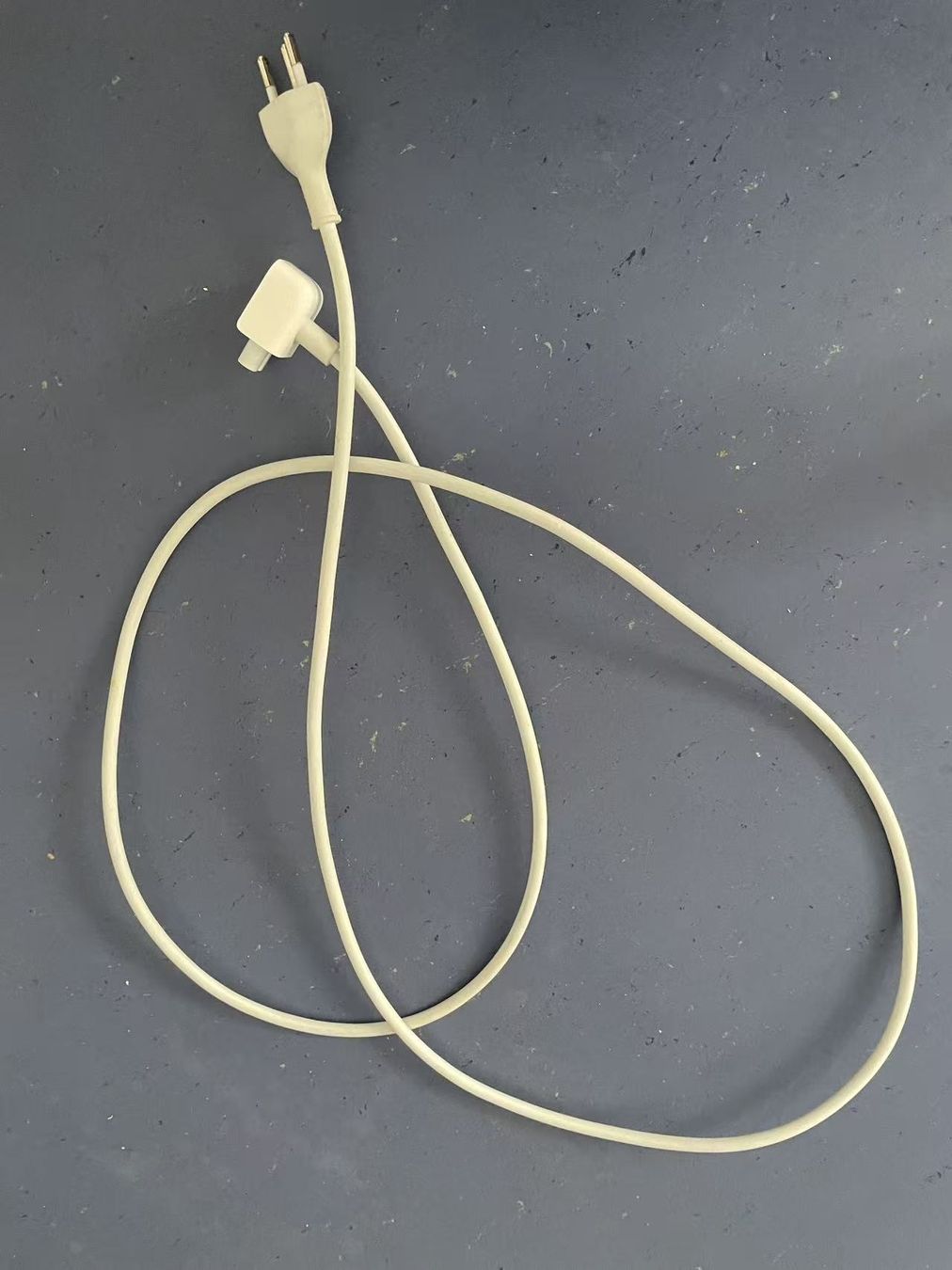Cavi: Apple Mains Power Plug Adapter with Cord - Swiss Plug! – Usato da Zürich venduto da fior95gran 1
