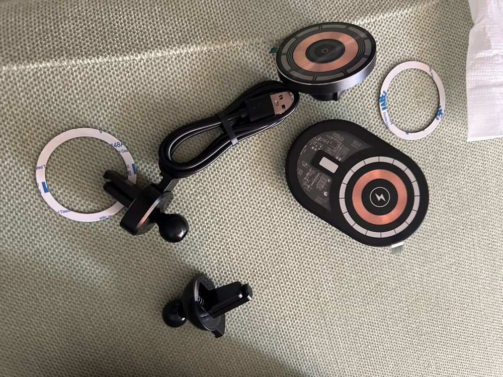 Wireless iPhone Charger/holder for car Kaufen auf Ricardo