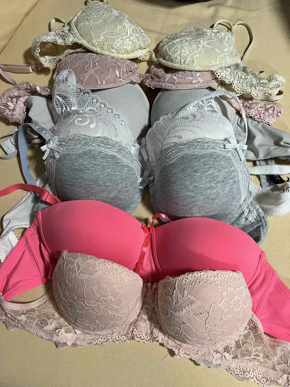 Altra biancheria intima: BH Set 7 Stück verschiedene Farben – Usato da Basel venduto da M.M_