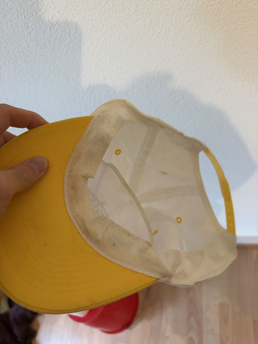 Copricapi, berretti & cappellini: Baseball Cap weiss gelb mit Logo – Usato da Luzern venduto da Jules__ 1