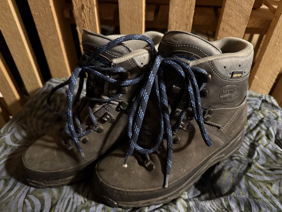 Meindl Scarpe da donna: Meindl Trecking Schuhe, Gr.37 – Usato da Uster venduto da Flummi
