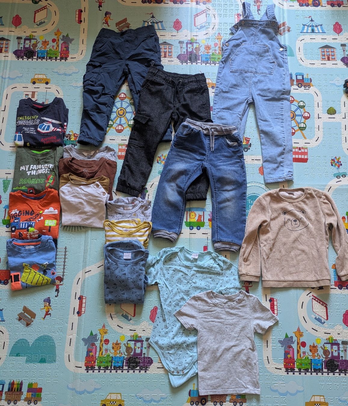 Lotti & Set di vestiti: kinder- kleiderset (17x), Gr.98 – Usato da Winterthur venduto da PMeyja03