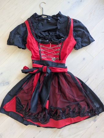 Wunderschönes Dirndl aus Seide