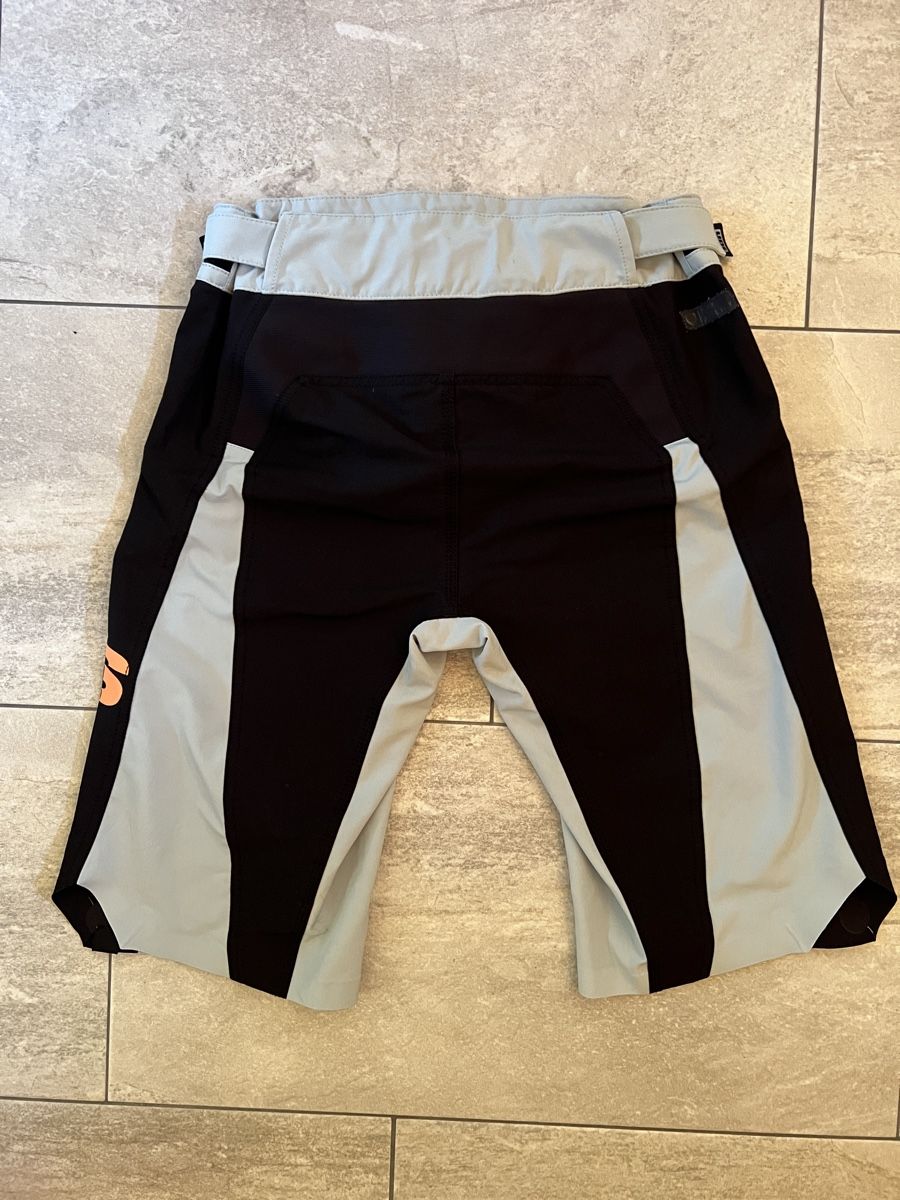 Hosen: Bikehose Damen Grösse S – Neu (gemäss Beschreibung) aus Laax GR von MountainAnd 1