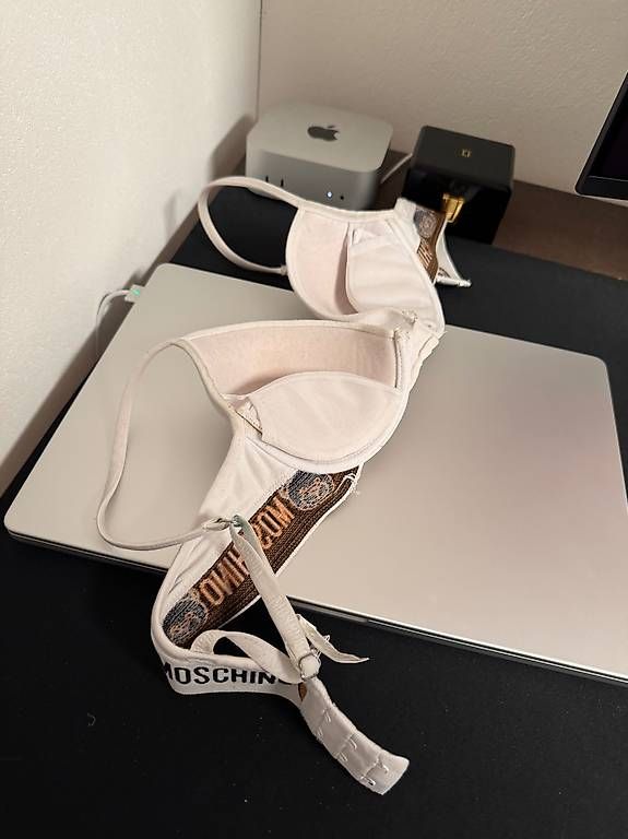 Moschino Autres dessous: Moschino White Bear Bra - Size B75 – D'occasion à Schübelbach par Rahnmont 2