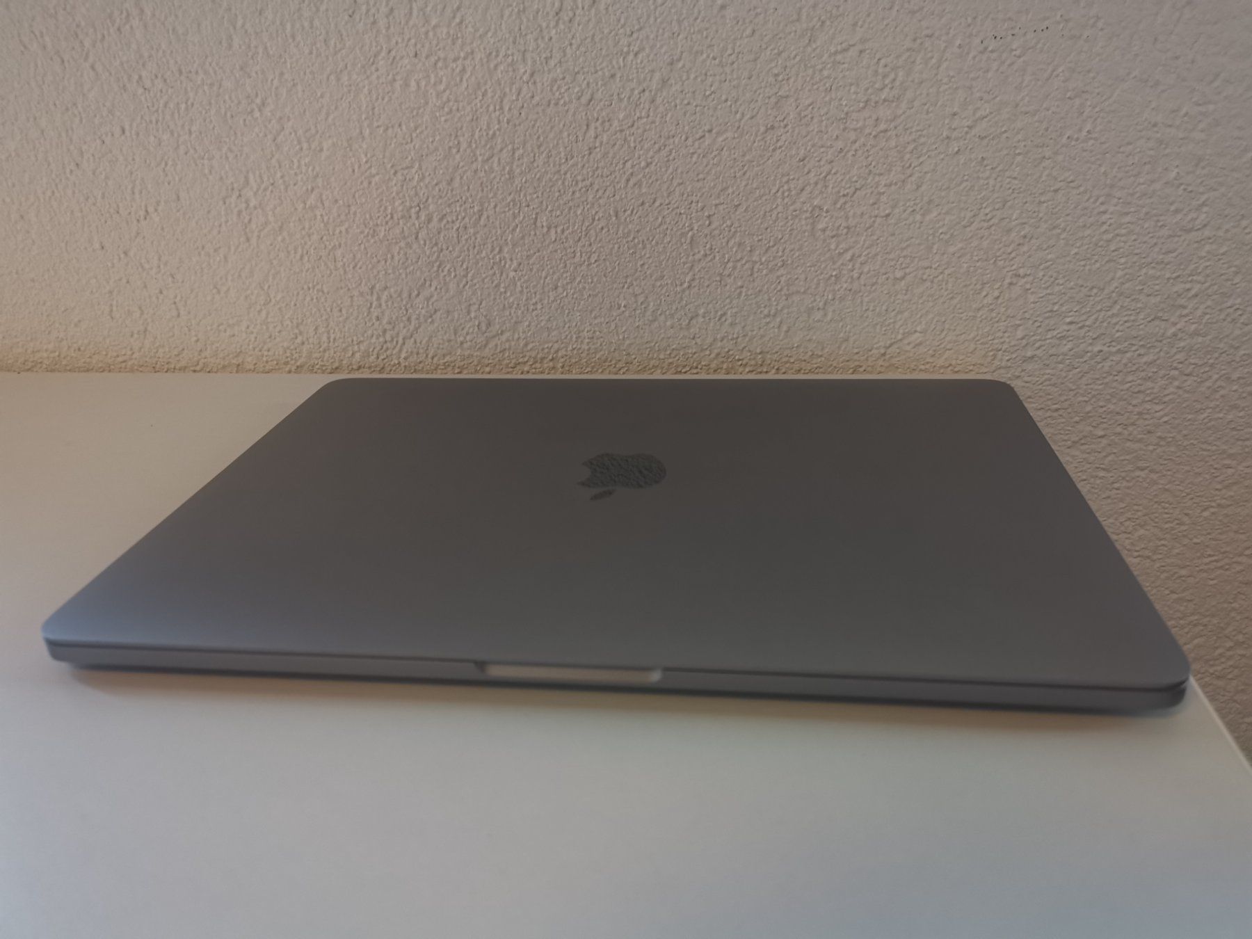 Apple Notebook: Macbook pro pour réparation A1706 Emc 3071 – Difettoso da Poliez-le-Grand venduto da Lea_2wl5 9