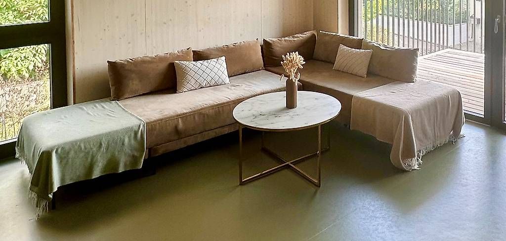 Sofas: Velvet Corner Sofa + Marble Table (Good Condition) – Gebraucht aus Zürich von moh_wx5z