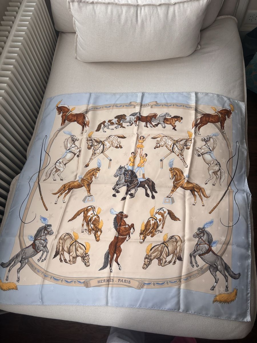 Hermès Foulard & Sciarpe: Hermès Seidentuch "Cavalerie circus" hellblau – Usato da Zollikon venduto da lar_572k