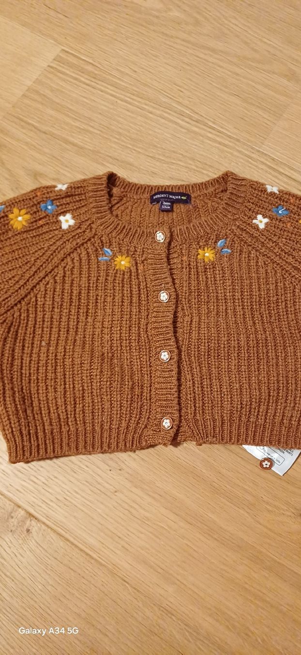 Maglioni & Felpe: Süsse Strickjacke Sergent Major mit Blumenmuster – Nuovo (secondo la descrizione) da Riniken venduto da Lessy- 1