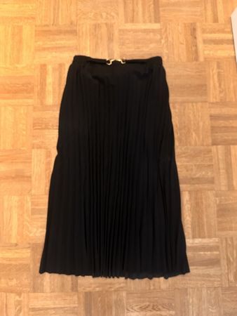 Elegante Faltenrock, Schwarz, Grösse L, Top Zustand!