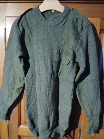 Winterpullover in feldgrün