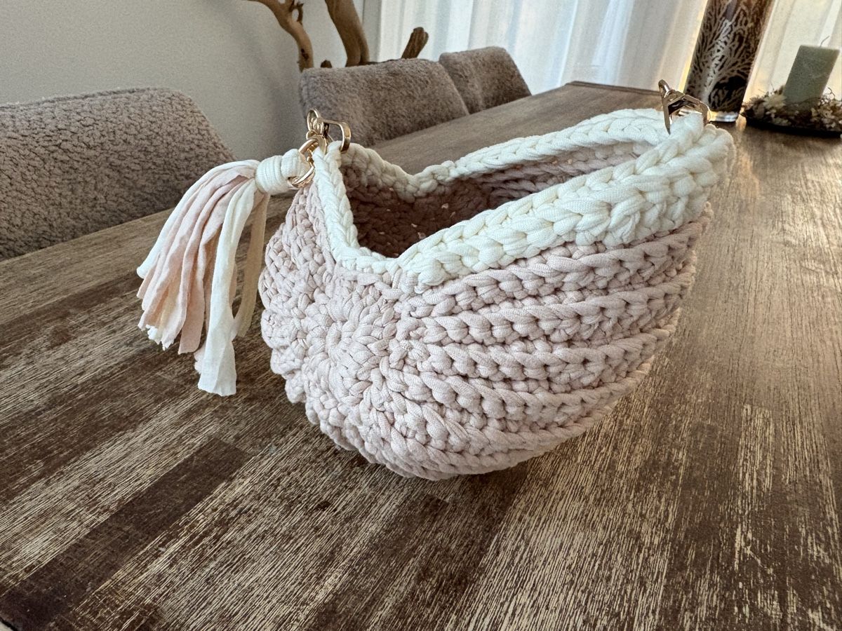 Borse da donna: Selbst gehäkelte Handtasche – Nuovo (secondo la descrizione) da Hinwil venduto da camposlu 3