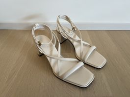 Massimo Dutti Sandalen Absatz beige