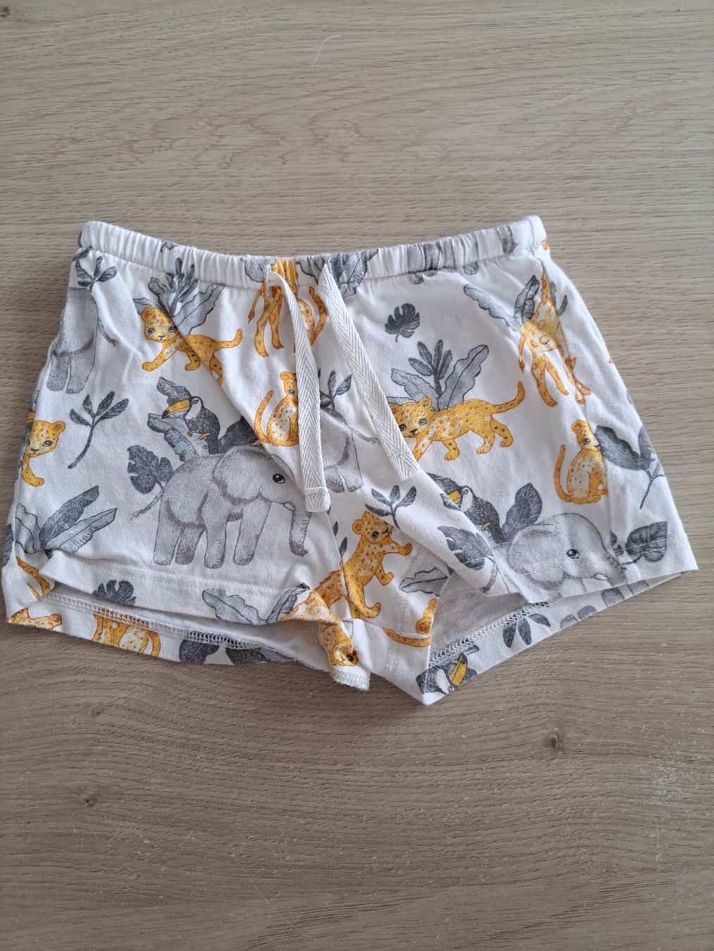 H&M Pantaloni: Short enfant taille 74 – Usato da Marly venduto da Mumu1723