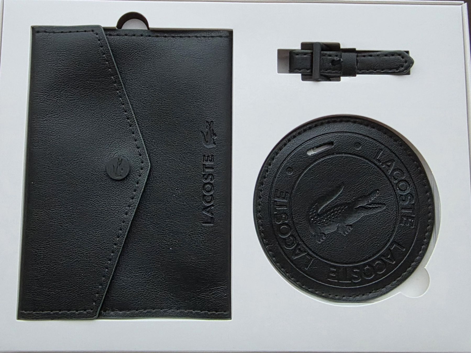 Lacoste Autres vêtements & accessoires: LACOSTE Passetui & Kofferbeschriftungsetuu – Neuf avec emballage d'origine à Rothenthurm par Guss1 1