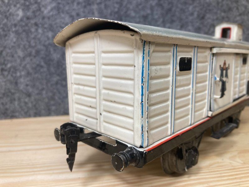 Märklin Modellini di ferrovie: Märklin Spur 1 Güterwagen handbemalt mit segnendem Mönch – Usato da Büsserach venduto da ModellbahnDepot 1