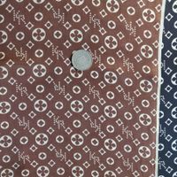 Italienische Seide 100% bedruckt 1.50x1.40m Marrone Logo