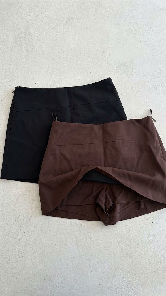 Zara Lotti di vestiti: Zara, Mini Skirts – Nuovo (secondo la descrizione) da Oberhasli venduto da ala_6fhc