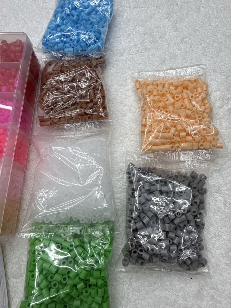 Bastelsets: Perles à repasser, kit complet avec plaques et modèles ! – Gebraucht aus Chenens von anasantos90 2