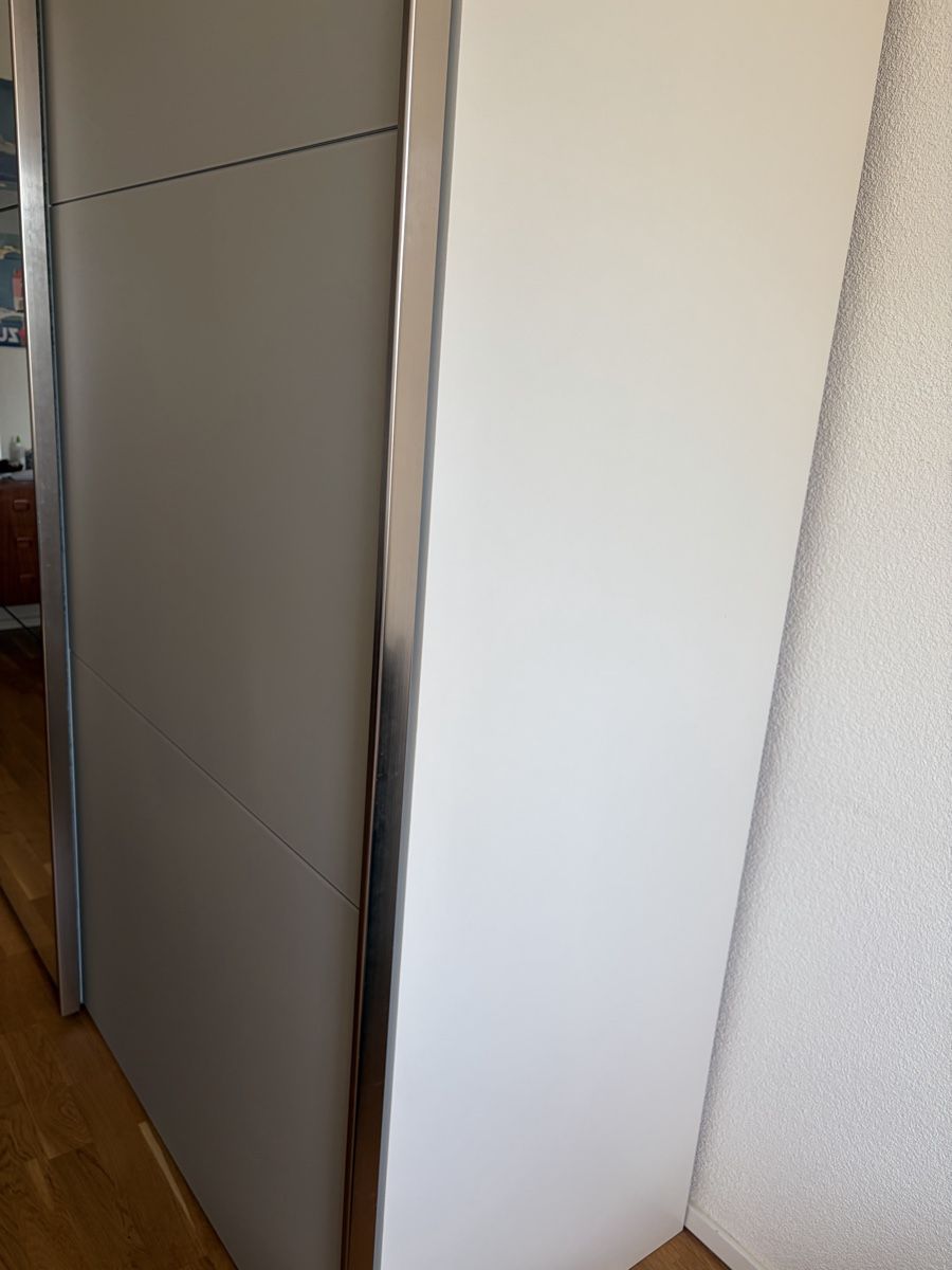 Interio Armadi: Kleiderschrank mit 3 Schiebetüren – Usato da Zürich venduto da oli_9dhs 5