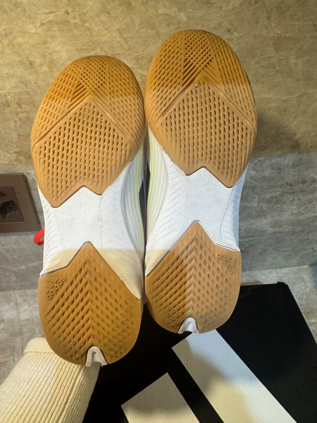 Adidas Schuhe für Jungen: Adidas crampons  T33 – Gebraucht aus Conches von chn_hgl6 3