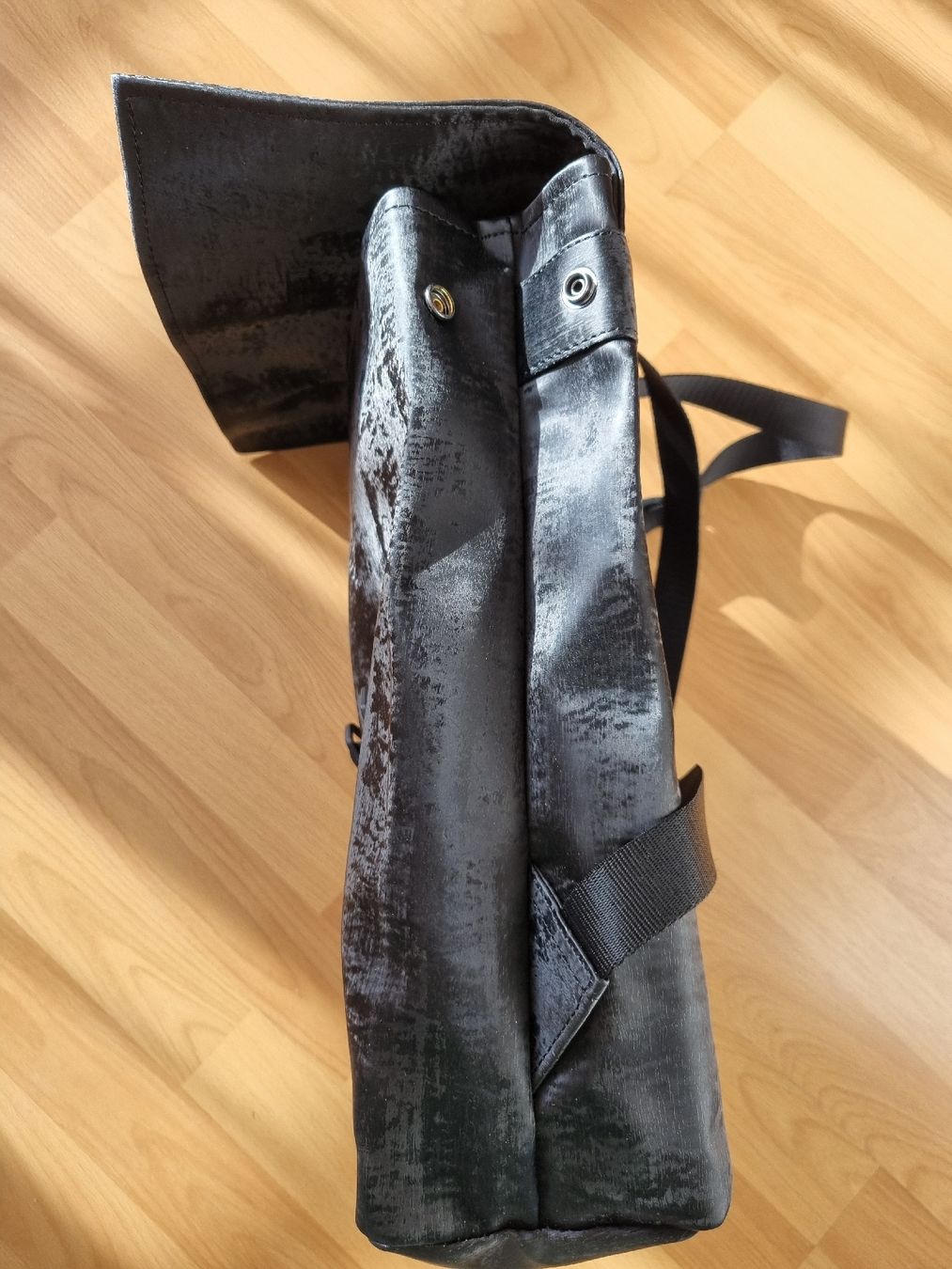 Zaini: Schwarzer Rains Rucksack, neuwertig – Usato da Laupen BE venduto da Bombers 4